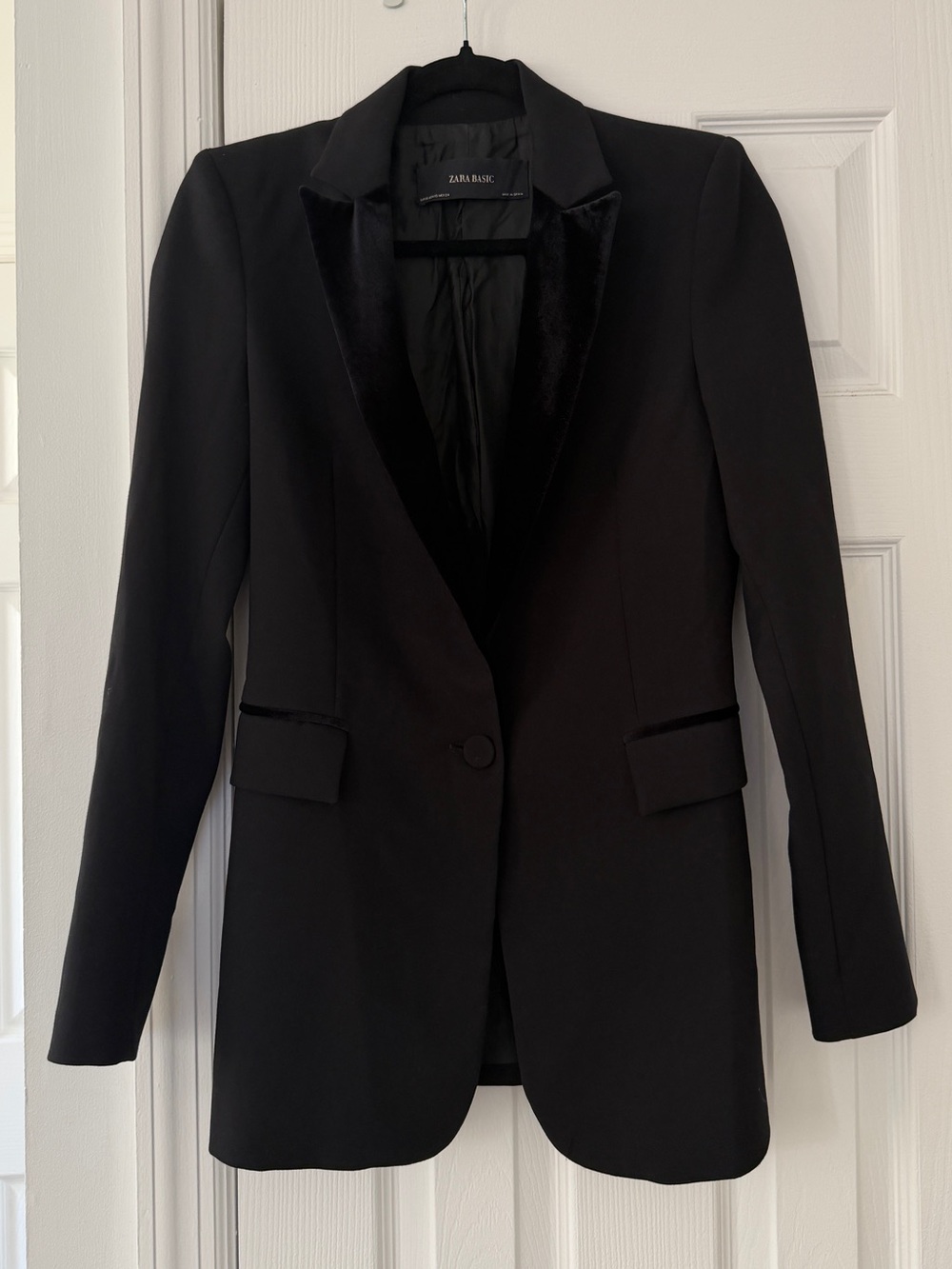 Zara Black Tailored Velvet-Lapel Blazer